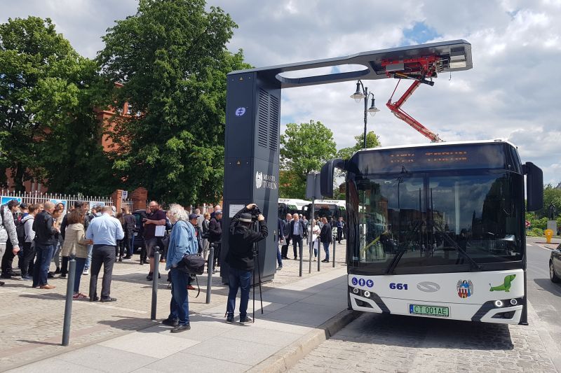 pierwsze autobusy elektryczne